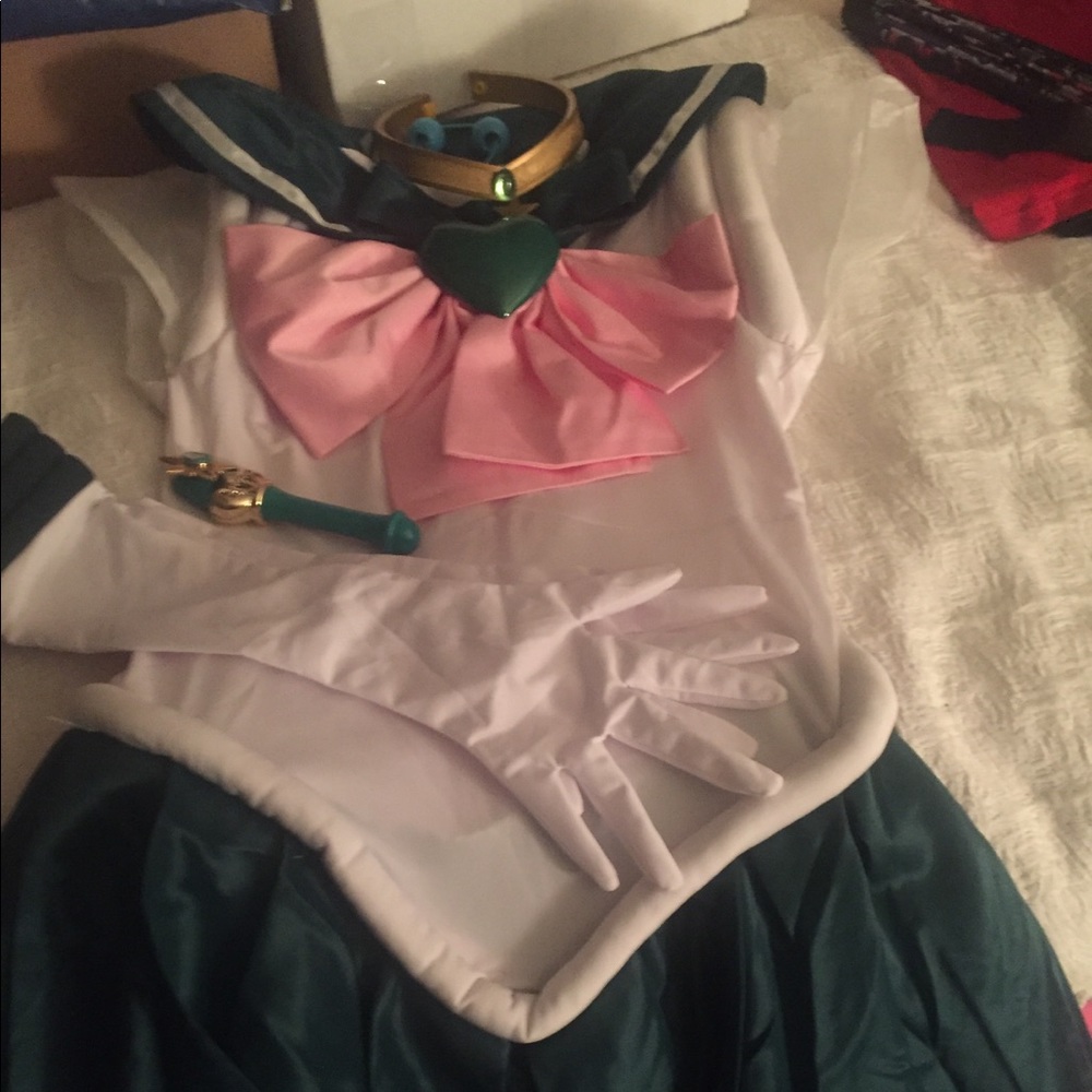 Sailor Jupiter cosplay wig not included